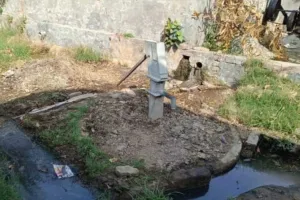खराब पड़ा सरकारी नल पीने के पानी को तरस रहे ग्रामीण, प्रधान व ब्लॉक अधिकारी मौन