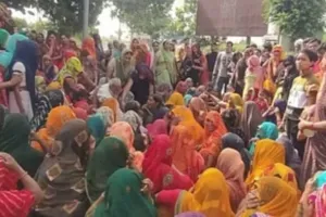 दर्दनाक हादसा: करंट लगने से खेत में काम कर रहे दो किसानों की मौत, एक झुलसा