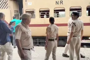 Breaking News:- पैसेंजर ट्रेन में बम की सूचना के बाद मचा हडकंप, पिल्लूखेड़ा में रोकी गई ट्रेन