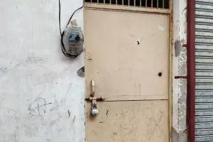Kairana News: मकान का ताला लगाकर भूमिगत हुआ सर्राफ का परिवार