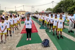 9 वां अंतरराष्ट्रीय योग दिवस मनाया