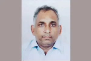 स्कूटी सवार का बिगड़ा संतुलन, ट्रॉली के नीचे आने से मौत