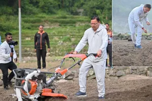 मुख्यमंत्री पुष्कर सिंह धामी ने ग्राम शिरोर में “मंडुआ” की बुवाई की
