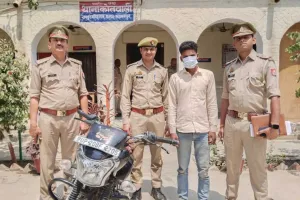 चोरी की बाइक सहित शातिर चोर गिरफ्तार, भेजा जेल
