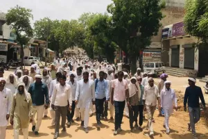 किसान सभा नौजवान सभा ने सांसद और विधायक के घर का किया घेराव