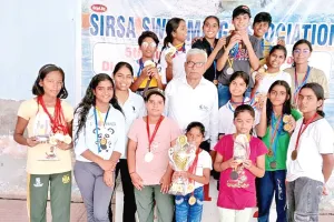 शाह सतनाम जी गर्ल्ज स्कूल ने तैराकी में ओवरऑल ट्रॉफी पर किया कब्जा