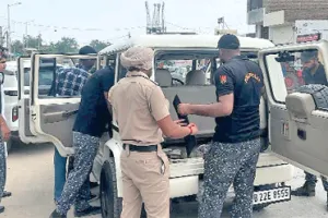 पंजाब पुलिस व ब्लैक कमांडो फोर्स ने की वाहनों की चैकिंग