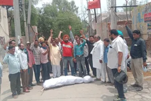 टैक्नीकल सर्विस यूनियन द्वारा पावरकॉम के खिलाफ पुतला फूंक प्रदर्शन