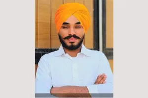 बाढ़ पीड़ितों को राशन व हरा चारा बांटने गए युवक की मौत