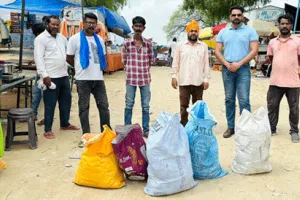 दुकानदारों से एक क्विंटल पॉलीथीन बरामद