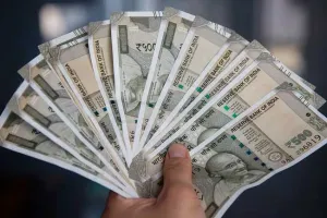 DA Hike: कर्मचारियों को सरकार का बड़ा तोहफा