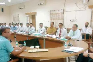 पीएम फसल बीमा योजना से जुड़ें अधिक से अधिक किसान, कलक्टर ने दिए निर्देश