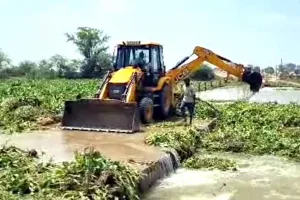 Flood : बाढ़ का खतरा, प्रशासन अलर्ट, सुरक्षित रहने की मुनादी