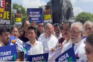 Manipur Violence: संसद भवन परिसर में गांधी जी की प्रतिमा के समक्ष विपक्ष का प्रदर्शन