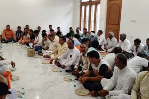 भाजपा की टिफिन बैठक सहभोज कार्यक्रम का आयोजन