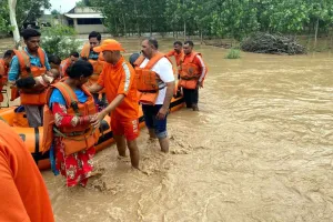 Flood : लुधियाना में बाढ़ में फंसे परिवार को सुरक्षित निकाला
