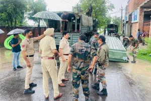 बचाव कार्यों के लिए NDRF की 15 टीमें और SDRF की दो इकाइयां तैनात