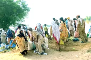 घग्गर का कहर! कमजोर बांधों पर डटे डेरा सच्चा सौदा के सेवादार