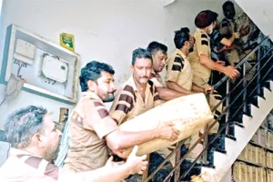 डेरा सच्चा सौदा के श्रद्धालुओं ने बुझाई किराना की दुकान में लगी भीषण आग