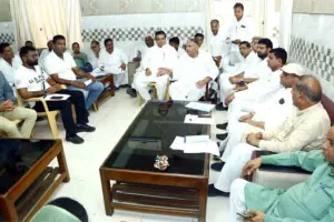 ‘लाल टमाटर और लाल सिलेंडर को छोड़ कर रहे लाल डायरी की चिंता’