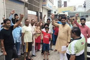 आवासीय परिसर में मोबाईल टॉवर लगाने का लोगों ने किया विरोध