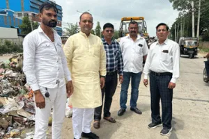 प्रशासन की अनदेखी के चलते शहर का प्रवेश द्वार ही बना डंपिंग यार्ड