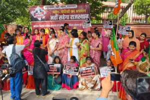 सरकार मोबाइल की गारंटी दे रही है, सुरक्षा की गारंटी देने में नाकाम : डॉ. रक्षा भंडारी