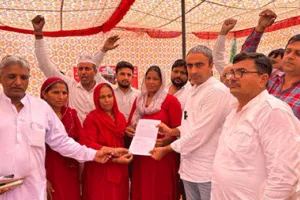 “आप” सीनियर वाइस प्रेसिडेंट अनुराग ढांडा ने धरनारत आंगनवाड़ी वर्कर्स की मांगों का समर्थन किया