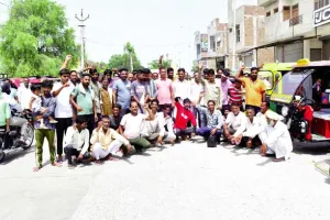 यातायात पुलिस के खिलाफ ई-रिक्शा चालकों का सांकेतिक चक्काजाम