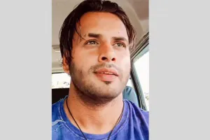 संदिग्ध परिस्थितियों में पेड़ से लटका मिला युवक का शव, कोहराम