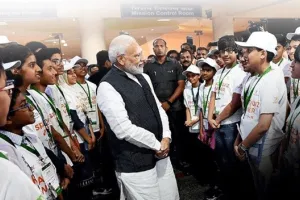 PM Modi to Meet ISRO Scientists: चंद्रयान-3 के ‘चांदों’ से मिलकर भावुक हुए मोदी