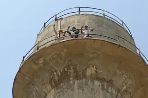 बीमा क्लेम की मांग को लेकर 4 किसान चढ़े नारायण खेड़ा जलकर की टंकी पर
