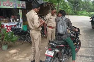 कोतवाली पुलिस ने जाति और धर्म सूचक शब्द लिखे वाहनों के काटे चालान