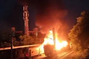 Tamil Nadu Train Fire: मदुरै में रेलवे कोच में आग लगने से 10 लोगों की मौत