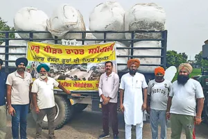 होली सिटी टाऊनशिप एसो. ने बाढ़ पीड़ितों तक पहुंचाई ‘राहत सामग्री’