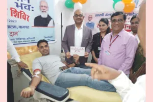 प्रधानमंत्री नरेंद्र मोदी के जन्मदिवस पर भाजपा नेता ने किया रक्तदान
