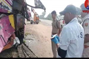 भरतपुर में ट्रेलर एवं बस के टकराने पर 11 लोगों की मौत, 15 घायल