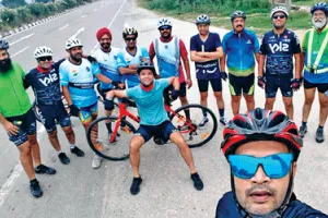 आधुनिकता की दौड़ में महंगे शौंक छोड़ अपना रहे ‘साईकलिंग’