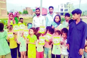 बेटी जन्म पर अनूठी खुशी, थाली बजाई, बांटी मिठाई