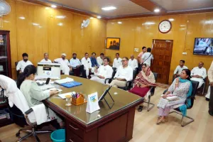गुलाबी सुंडी व बेमौसमी बारिश से फसल में हुए खराबे का मिले मुआवजा