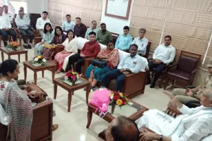 प्राकृतिक खेती को देखने पहुंचे गुजरात के मुख्य सचिव व 33 जिलों के डीसी