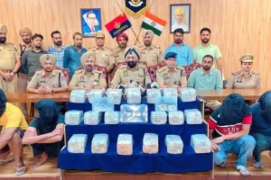मास्क पहनकर घर में घुसे, डॉक्टर पति-पत्नी सहित चौकीदार को बंधक बनाकर की डकैती
