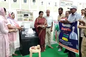 शहीदों के घरों की पवित्र मिट्टी एकत्रित कर शुरू किया कार्यक्रम