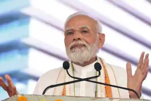 कांग्रेस अब ‘अर्बन नक्सलियों’ के हाथ में, ‘घमंडिया’ गठबंधन से सावधान रहें महिलाएं : पीएम