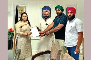 नेशनल हाईवे पर बनी पशुओं की समस्या का हल करने संबंधी डीसी से मिला किसान नेताओं का शिष्टमंडल