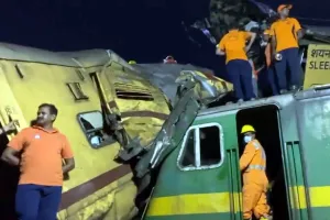 Andhra Pradesh Train Accident: आंध्र प्रदेश में टकराई दो ट्रेनें, 11 की दर्दनाक मौत, बचाव राहत कार्य जारी