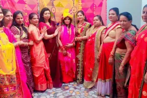 शालू गुप्ता के सिर सजा करवा चौथ क्वीन का ताज