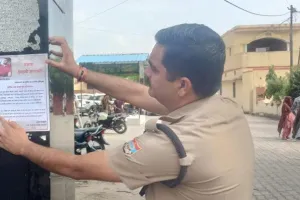कातिलाना हमले में वांछित पांच हजारी के पोस्टर चस्पा
