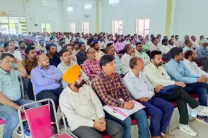 तीन सौ माइक्रो आब्जर्वर को दिया प्रशिक्षण