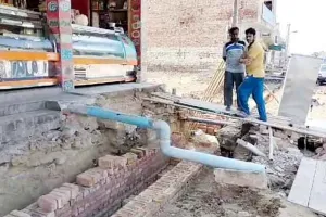 अण्डरपास के निर्माण कार्य से ग्राहकी प्रभावित